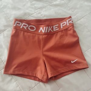 Nike Pros - Coral
